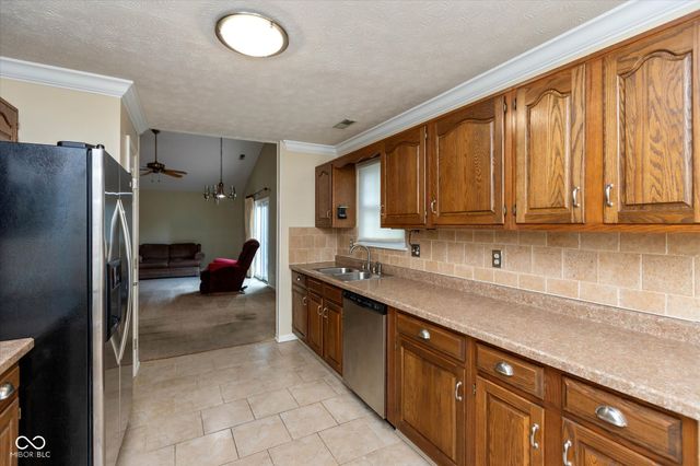 9441 Colony Pointe East, Indianapolis, IN 46250