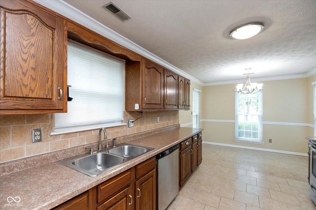 9441 Colony Pointe East, Indianapolis, IN 46250