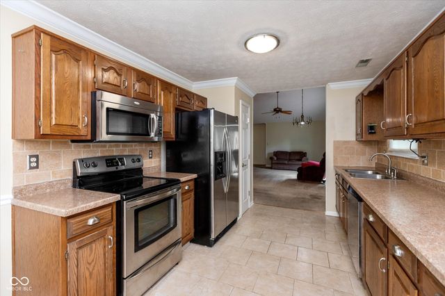 9441 Colony Pointe East, Indianapolis, IN 46250