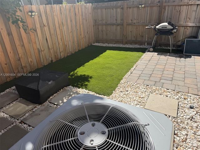 2432 SE 10th Ct ., Homestead, FL 33035