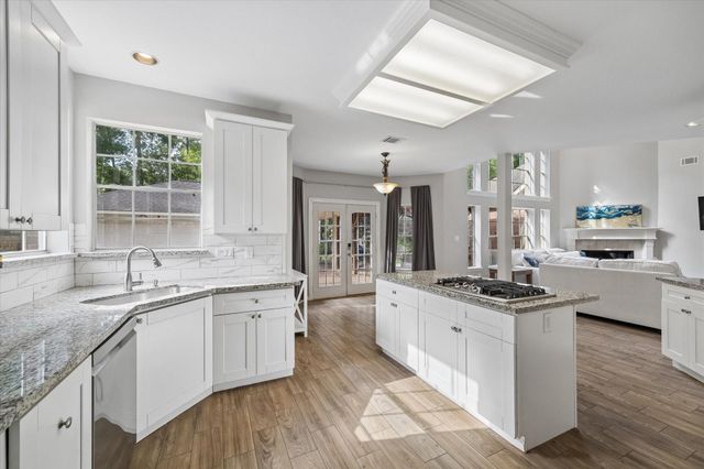 2214 Deer Cove Trail, Kingwood, TX 77339