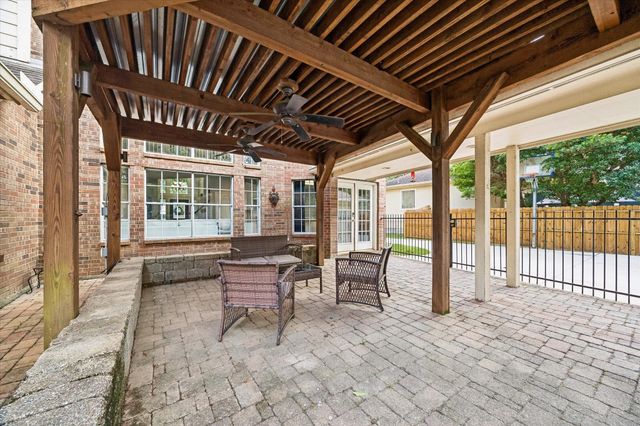 2214 Deer Cove Trail, Kingwood, TX 77339