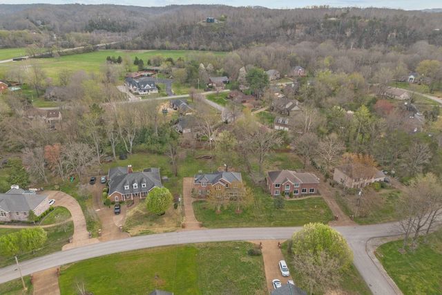 465 Harpeth Meadows Dr, Kingston Springs, TN 37082