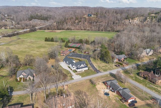 465 Harpeth Meadows Dr, Kingston Springs, TN 37082