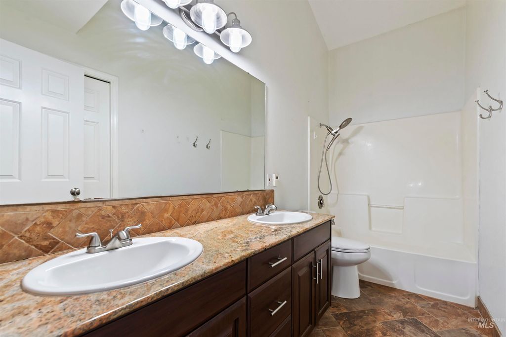 3160 E Springwood, Meridian, ID 83642 photo 26