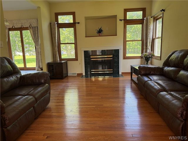 193 Meadow Spring Lane, Amherst, NY 14051
