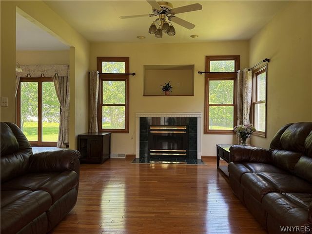 193 Meadow Spring Lane, Amherst, NY 14051