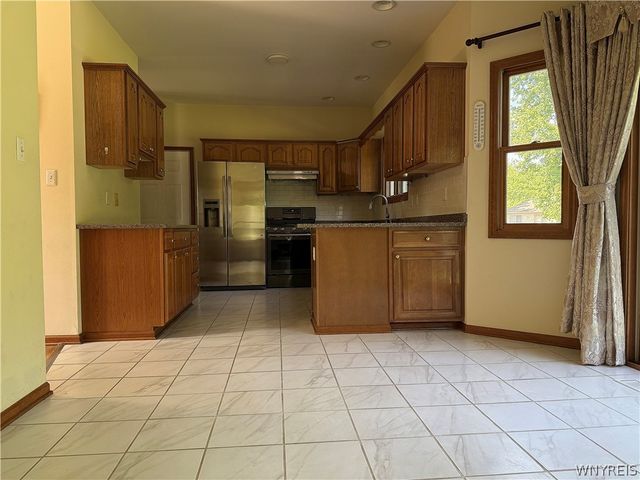 193 Meadow Spring Lane, Amherst, NY 14051