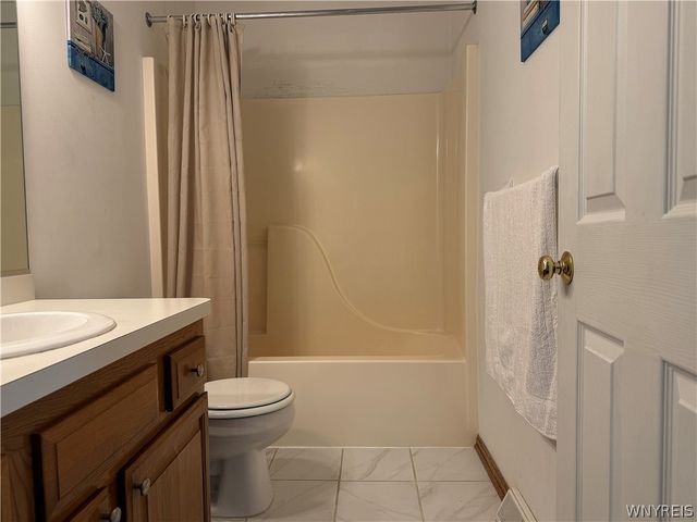 193 Meadow Spring Lane, Amherst, NY 14051