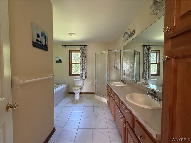 193 Meadow Spring Lane, Amherst, NY 14051