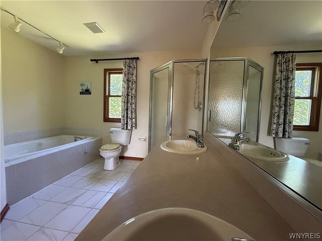 193 Meadow Spring Lane, Amherst, NY 14051