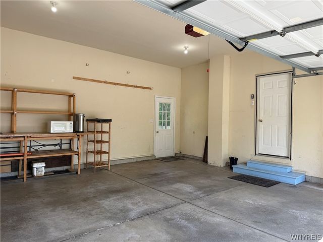 193 Meadow Spring Lane, Amherst, NY 14051