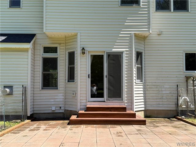 193 Meadow Spring Lane, Amherst, NY 14051