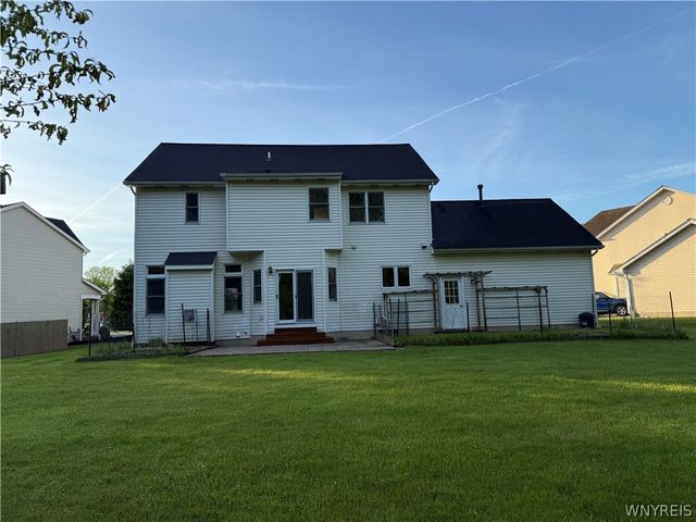193 Meadow Spring Lane, Amherst, NY 14051