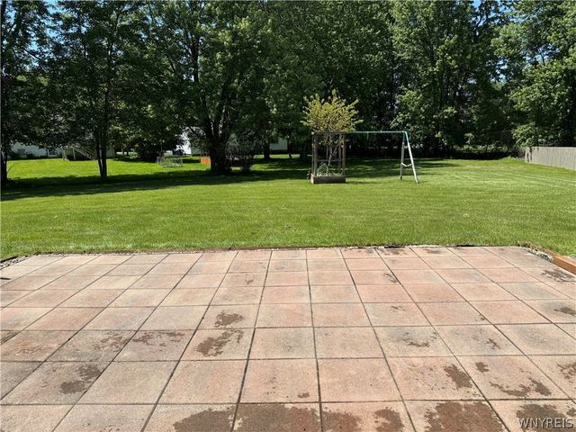 193 Meadow Spring Lane, Amherst, NY 14051