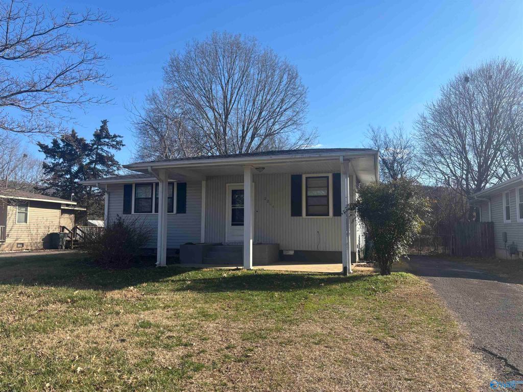 2204 Bide A Wee Drive, Huntsville, AL 35801