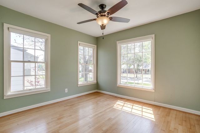 4308 Curzon Avenue, Fort Worth, TX 76107