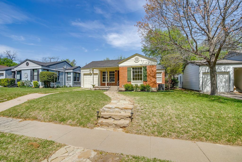 4308 Curzon Avenue, Fort Worth, TX 76107
