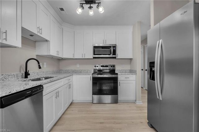 2918 Big Bend DR, Chesapeake, VA 23321