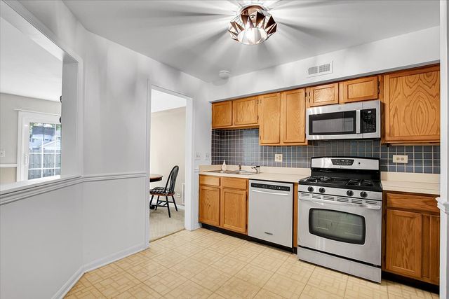 1735 Portsmith Lane 8-3, Arlington Heights, IL 60004