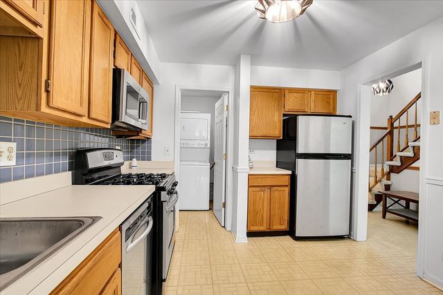 1735 Portsmith Lane 8-3, Arlington Heights, IL 60004
