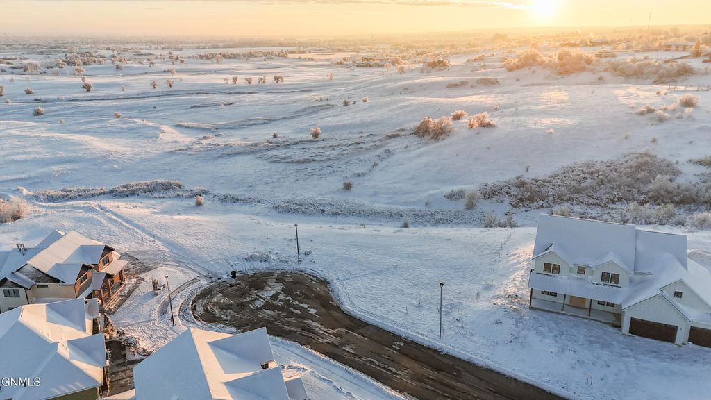 6629 Darby Lane, Williston, ND 58801