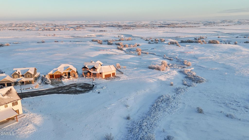 6629 Darby Lane, Williston, ND 58801 photo 4