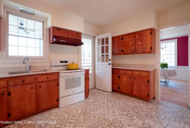 82 Scott Road, Hudson, NY 12534