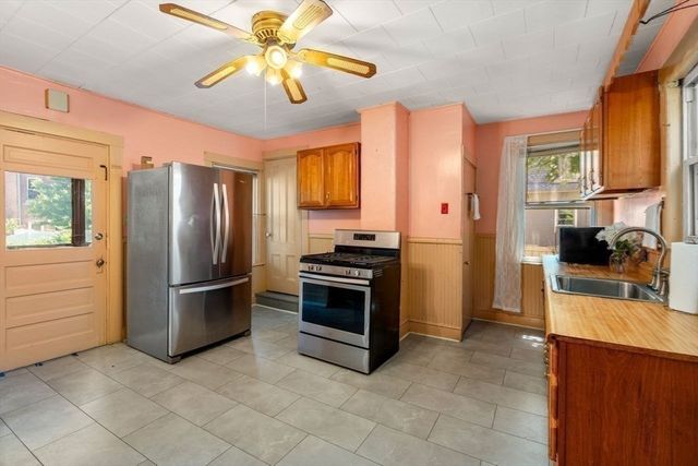 4 Magnolia Pl, Boston, MA 02125