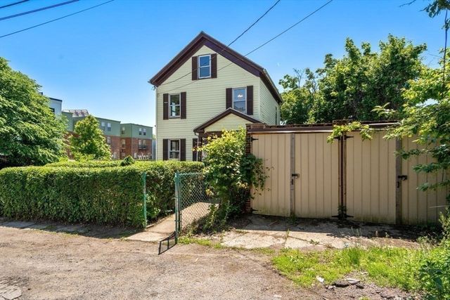 4 Magnolia Pl, Boston, MA 02125
