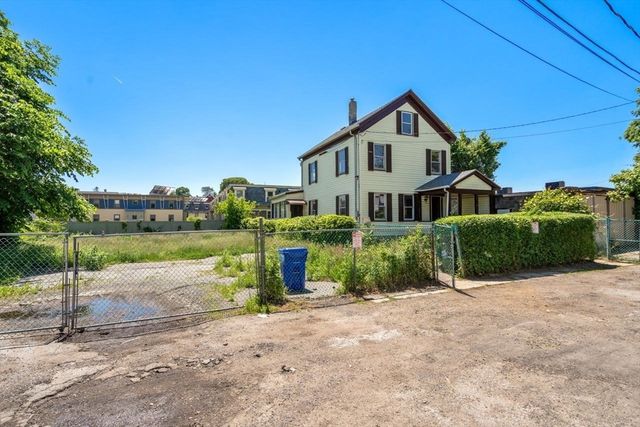 4 Magnolia Pl, Boston, MA 02125