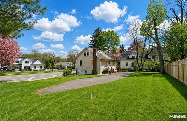 729 Rivervale Road, River Vale, NJ 07675