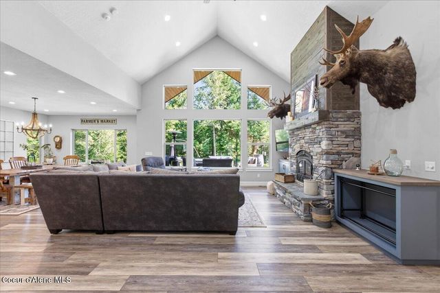 529 S Beaver Lake RD, Athol, ID 83801