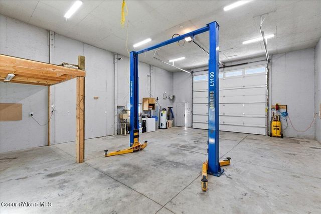 529 S Beaver Lake RD, Athol, ID 83801
