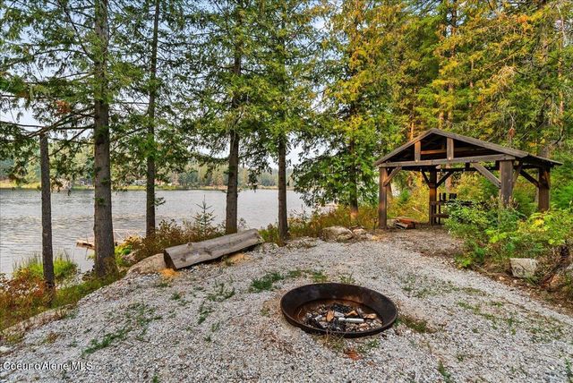 529 S Beaver Lake RD, Athol, ID 83801