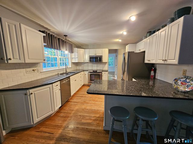 30 Park Road, Woodbury, CT 06798