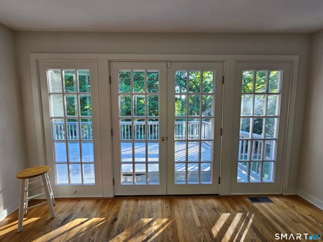 30 Park Road, Woodbury, CT 06798