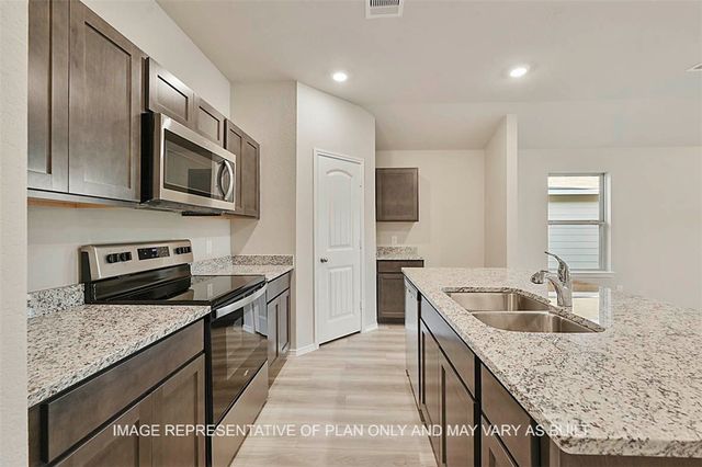 1717 San Jacinto Dr, Brenham, TX 77833