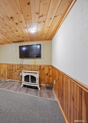 3 Roosevelt Drive, Seymour, CT 06483