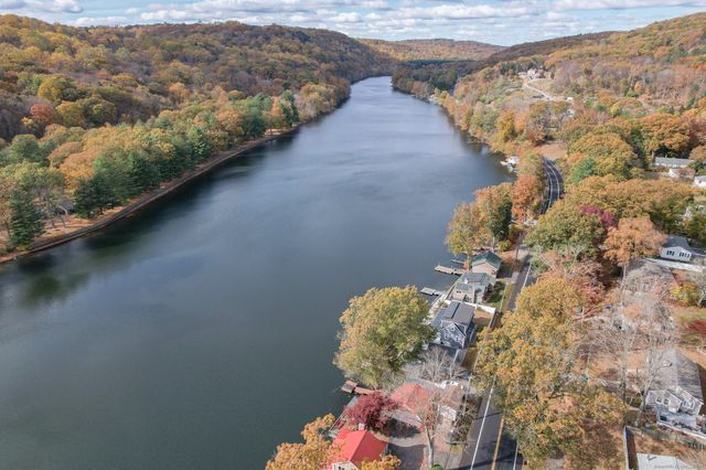 3 Roosevelt Drive, Seymour, CT 06483