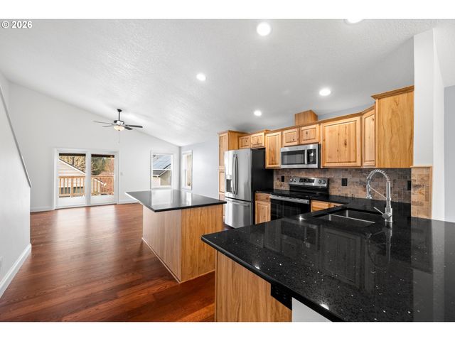 18307 TUPPER Rd, Sandy, OR 97055