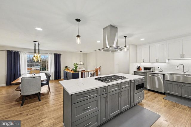 6208 REDWOOD LN, Alexandria, VA 22310