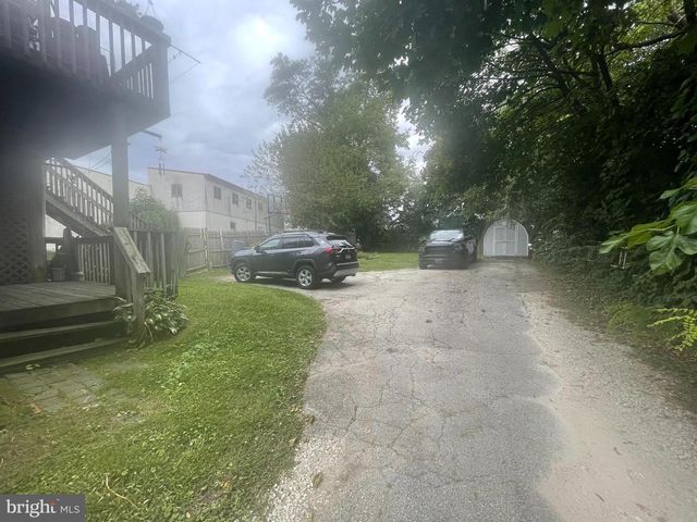 8 CLOVERDALE AVE, Upper Darby, PA 19082