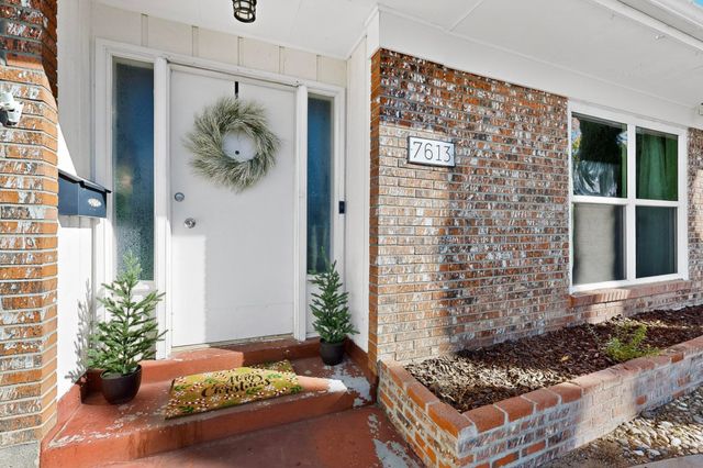 7613 Summer Avenue NE, Albuquerque, NM 87110