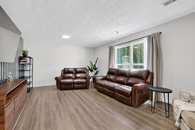 7613 Summer Avenue NE, Albuquerque, NM 87110