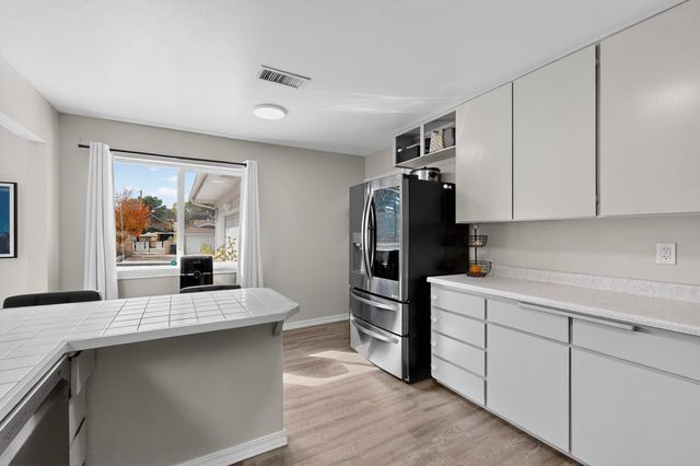 7613 Summer Avenue NE, Albuquerque, NM 87110