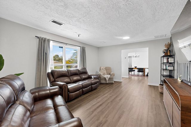 7613 Summer Avenue NE, Albuquerque, NM 87110