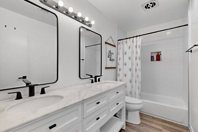 7613 Summer Avenue NE, Albuquerque, NM 87110