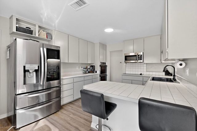 7613 Summer Avenue NE, Albuquerque, NM 87110