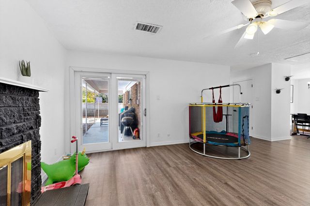 7613 Summer Avenue NE, Albuquerque, NM 87110